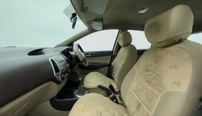 2011 Hyundai i20 MAGNA 1.2, Petrol, Manual, 1,23,488 km, Right Side Front Door Cabin