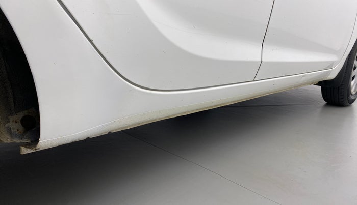 2011 Hyundai i20 MAGNA 1.2, Petrol, Manual, 1,23,488 km, Right running board - Slightly dented