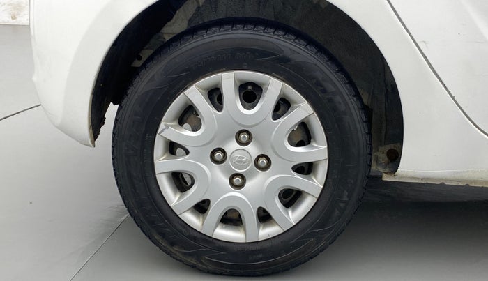 2011 Hyundai i20 MAGNA 1.2, Petrol, Manual, 1,23,488 km, Right Rear Wheel