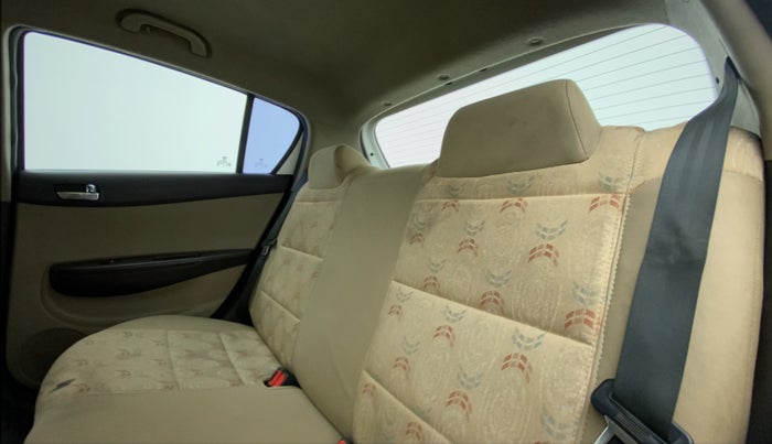 2011 Hyundai i20 MAGNA 1.2, Petrol, Manual, 1,23,488 km, Right Side Rear Door Cabin