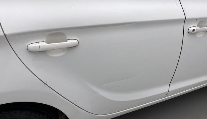 2011 Hyundai i20 MAGNA 1.2, Petrol, Manual, 1,23,488 km, Right rear door - Minor scratches