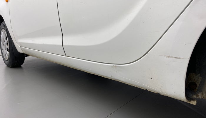 2011 Hyundai i20 MAGNA 1.2, Petrol, Manual, 1,23,488 km, Left running board - Minor scratches