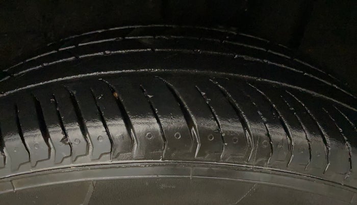 2022 Nissan MAGNITE XV TURBO, Petrol, Manual, 25,196 km, Left Rear Tyre Tread