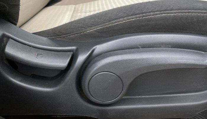 2019 Hyundai Elite i20 ASTA (O) CVT, Petrol, Automatic, 36,036 km, Driver Side Adjustment Panel