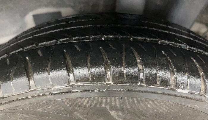 2016 Hyundai Grand i10 SPORTZ 1.2 KAPPA VTVT, Petrol, Manual, 70,202 km, Left Rear Tyre Tread