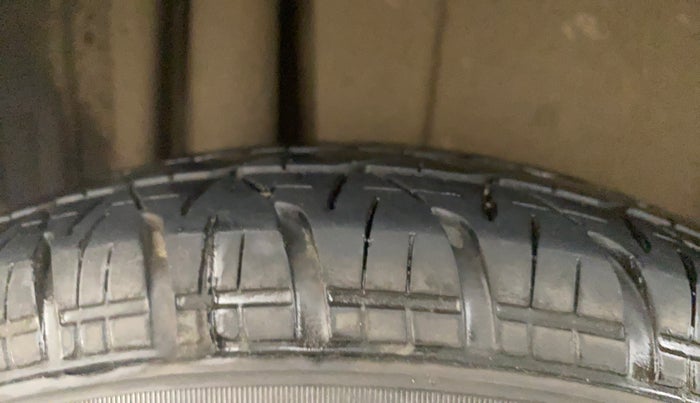 2013 Maruti Swift VXI, Petrol, Manual, 1,16,641 km, Right Rear Tyre Tread