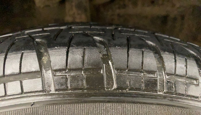 2013 Maruti Swift VXI, Petrol, Manual, 1,16,641 km, Right Front Tyre Tread