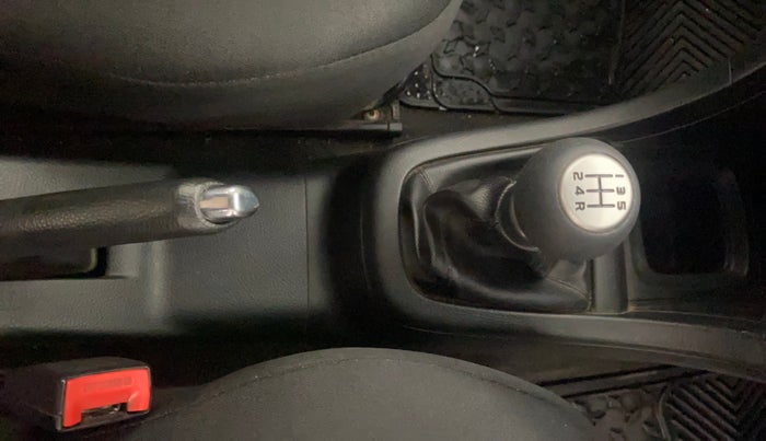 2013 Maruti Swift VXI, Petrol, Manual, 1,16,641 km, Gear Lever