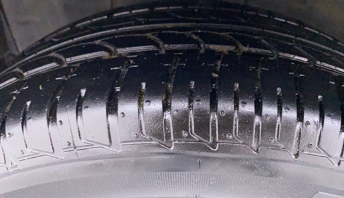 2014 Toyota Etios VX D, Diesel, Manual, 65,922 km, Left Front Tyre Tread