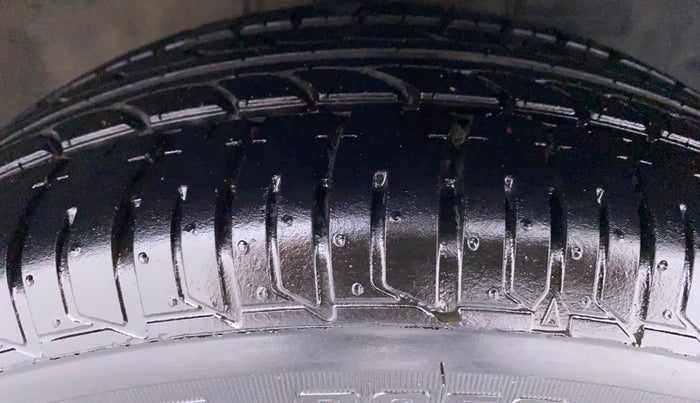 2014 Toyota Etios VX D, Diesel, Manual, 65,922 km, Right Front Tyre Tread