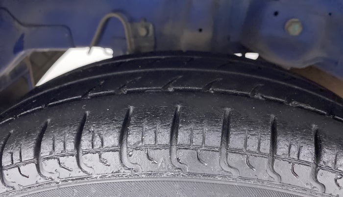 2015 Hyundai Eon D-LITE+, Petrol, Manual, 25,121 km, Right Rear Tyre Tread