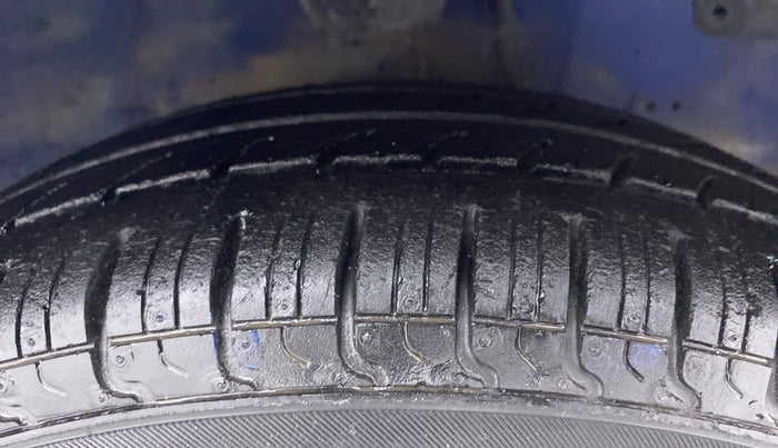 2015 Hyundai Eon D-LITE+, Petrol, Manual, 25,121 km, Right Front Tyre Tread