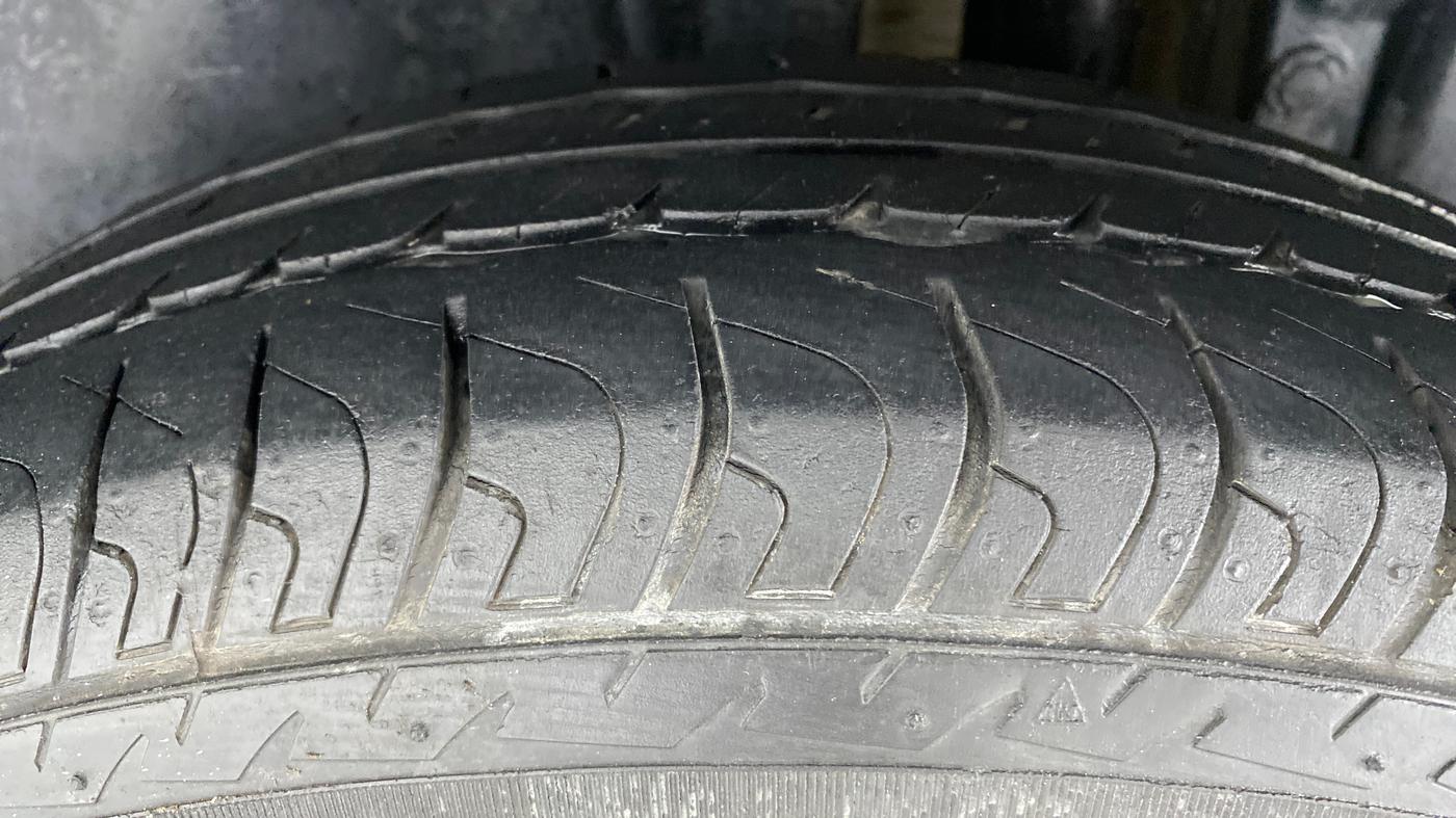 2017 Maruti Swift VXI D, Petrol, Manual, 47,177 km, Left Rear Tyre Tread