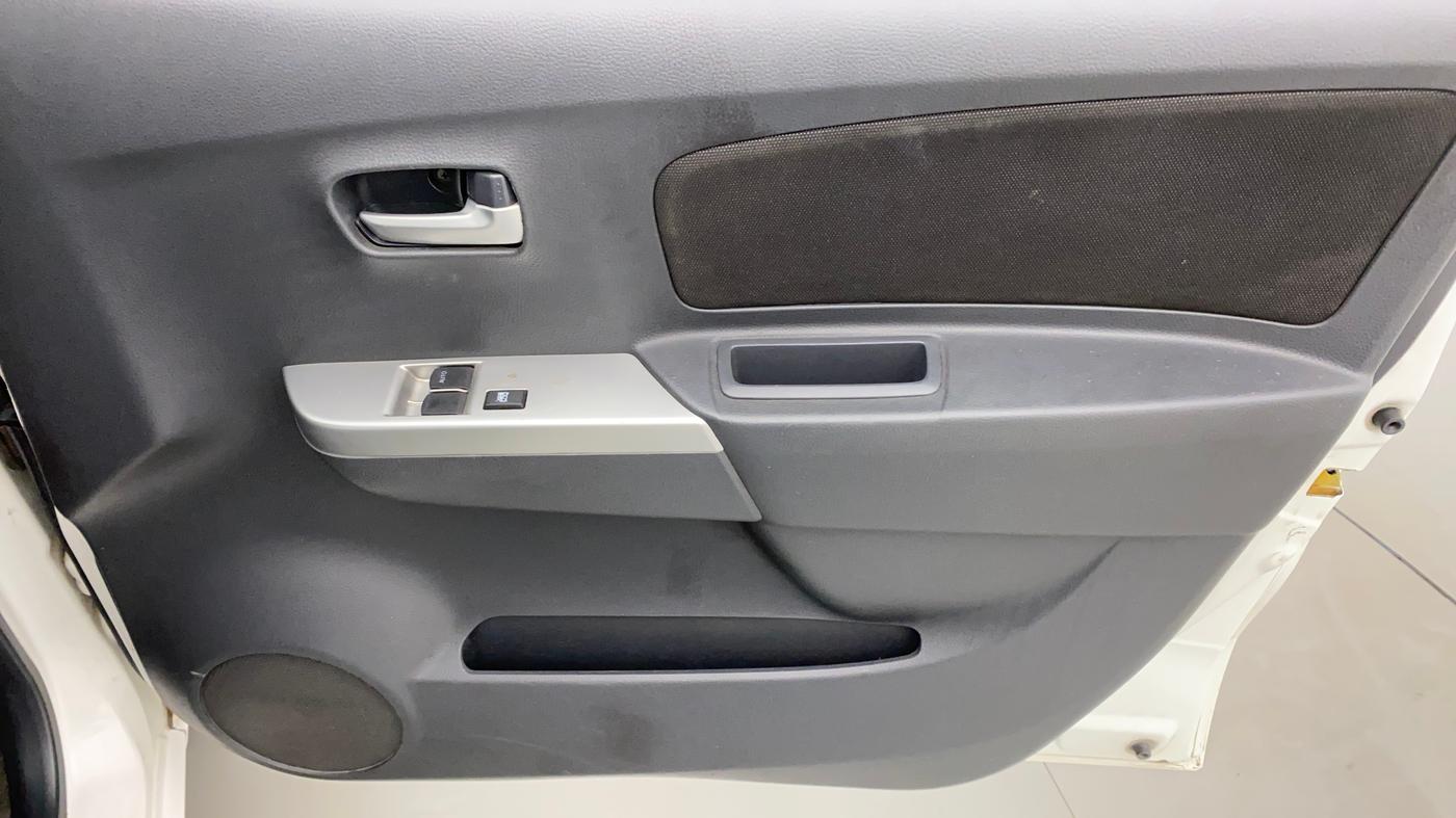 2010 Maruti Wagon R 1.0 LXI, Petrol, Manual, 48,860 km, Driver Side Door Panels Control