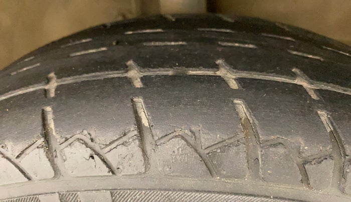 2010 Maruti Wagon R 1.0 LXI, Petrol, Manual, 48,860 km, Right Front Tyre Tread