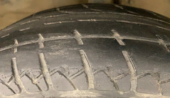2010 Maruti Wagon R 1.0 LXI, Petrol, Manual, 48,860 km, Left Front Tyre Tread