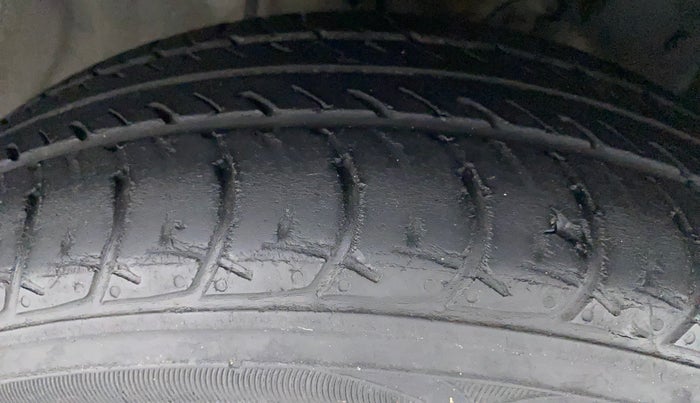 2019 Nissan Micra Active XV, Petrol, Manual, 26,274 km, Right Front Tyre Tread