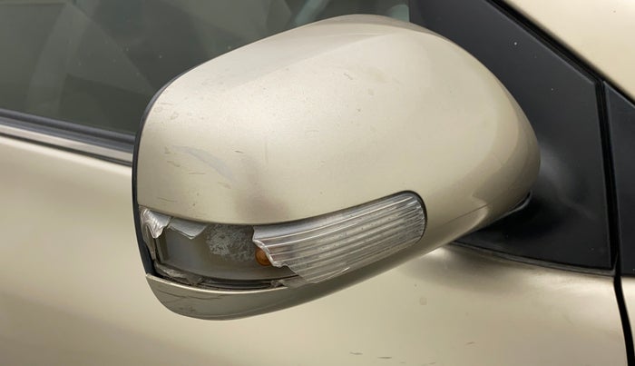 2011 Toyota Corolla Altis G CNG, CNG, Manual, 53,670 km, Right rear-view mirror - Indicator light has minor damage