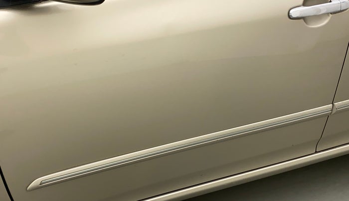 2011 Toyota Corolla Altis G CNG, CNG, Manual, 53,670 km, Front passenger door - Slightly dented