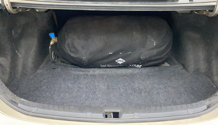 2011 Toyota Corolla Altis G CNG, CNG, Manual, 53,670 km, Boot Inside