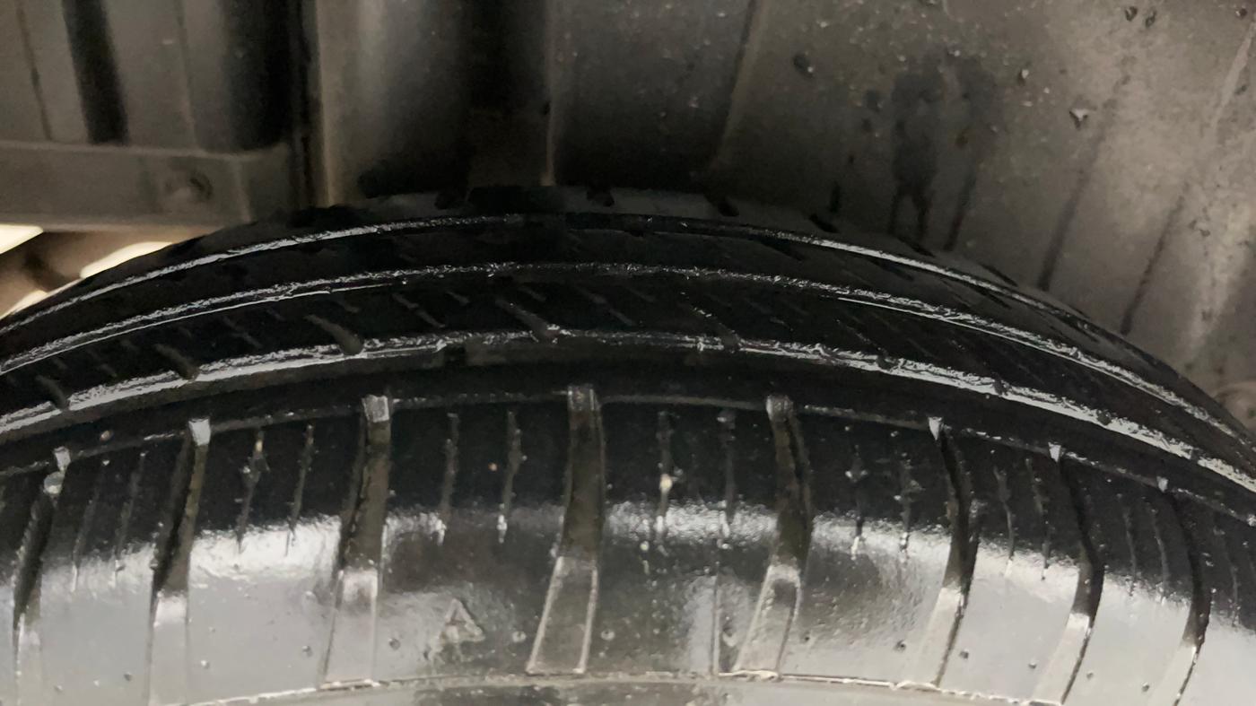 2016 Maruti Swift VXI, Petrol, Manual, 55,567 km, Right Rear Tyre Tread