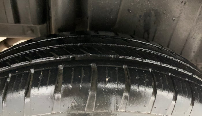 2016 Maruti Swift VXI, Petrol, Manual, 55,567 km, Right Rear Tyre Tread