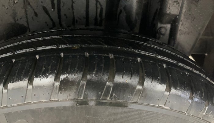 2016 Maruti Swift VXI, Petrol, Manual, 55,567 km, Left Rear Tyre Tread