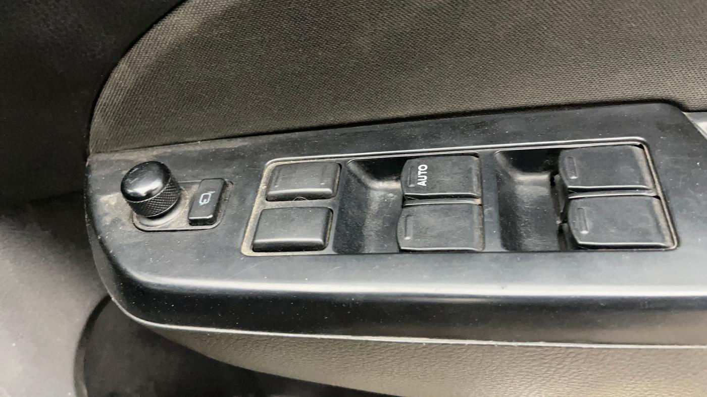 2016 Maruti Swift VXI, Petrol, Manual, 55,567 km, Driver Side Door Panels Control