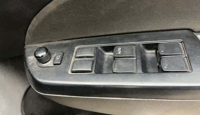 2016 Maruti Swift VXI, Petrol, Manual, 55,567 km, Driver Side Door Panels Control