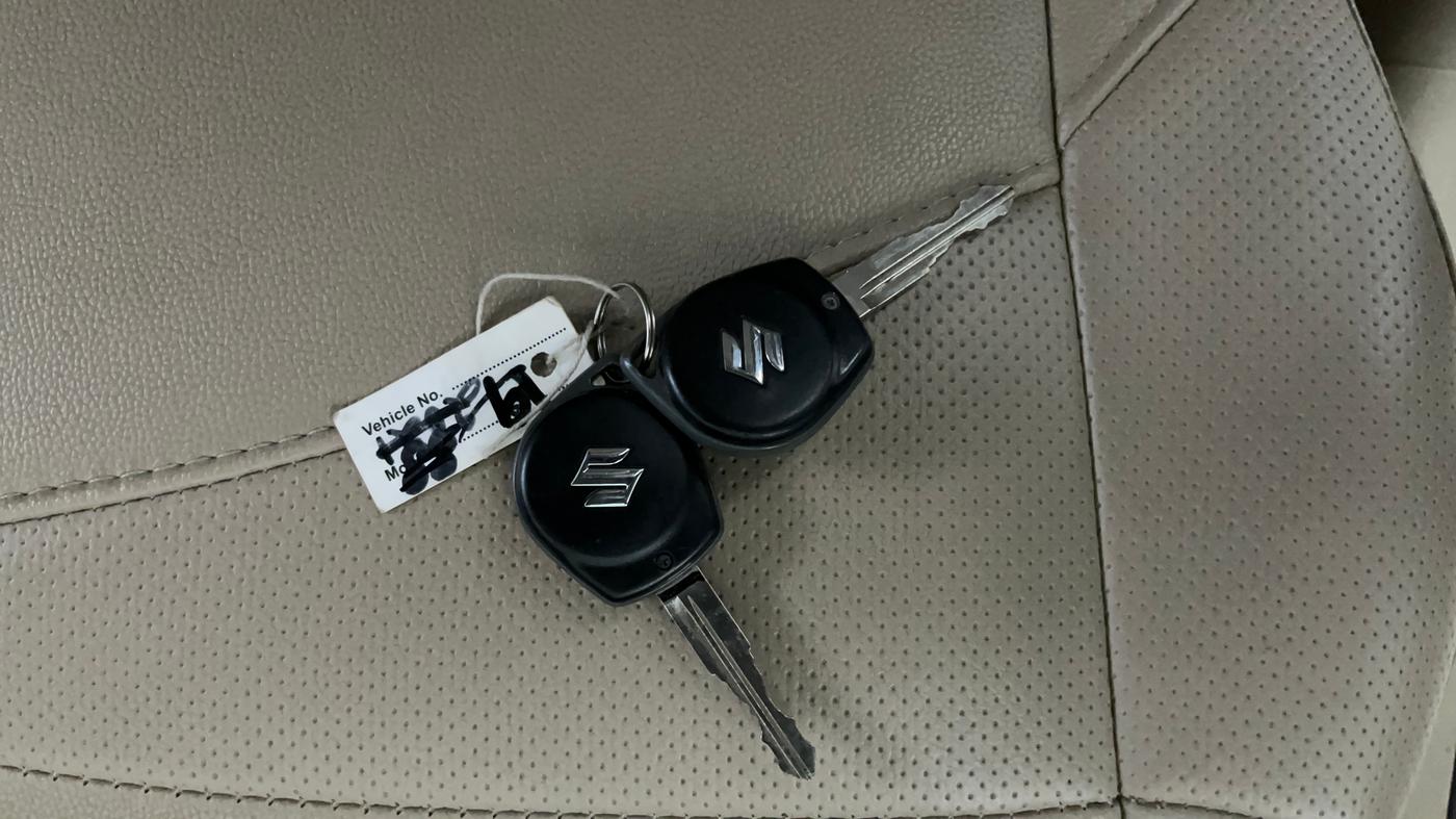 2020 Maruti Swift Dzire TOUR S-CNG, CNG, Manual, 29,641 km, Key Close Up