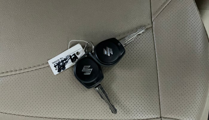 2020 Maruti Swift Dzire TOUR S-CNG, CNG, Manual, 29,587 km, Key Close Up