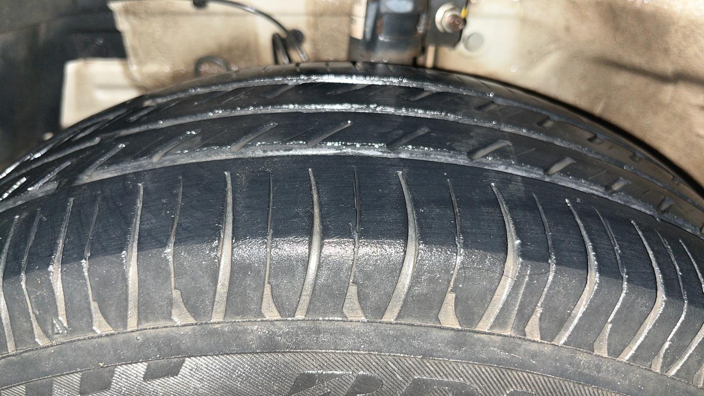 2020 Maruti Swift Dzire TOUR S-CNG, CNG, Manual, 29,641 km, Left Front Tyre Tread
