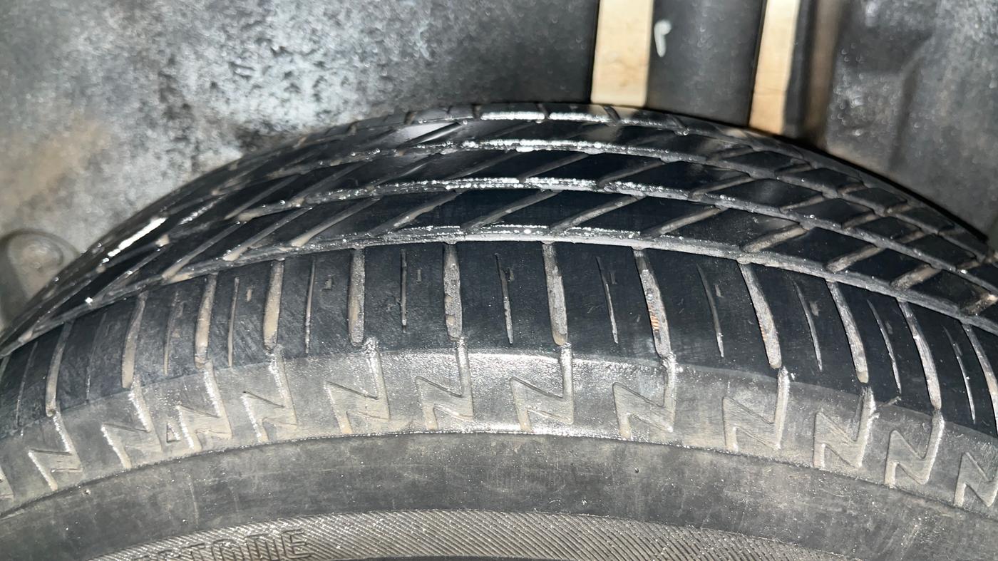 2020 Maruti Swift Dzire TOUR S-CNG, CNG, Manual, 29,641 km, Left Rear Tyre Tread