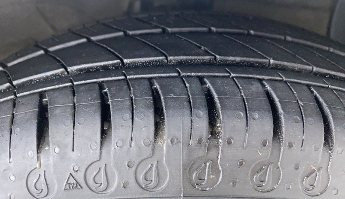 2018 Hyundai Xcent E PLUS, Petrol, Manual, 60,486 km, Right Front Tyre Tread