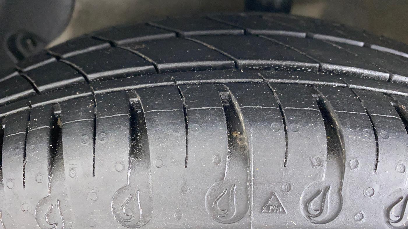2018 Hyundai Xcent E PLUS, Petrol, Manual, 60,486 km, Left Front Tyre Tread