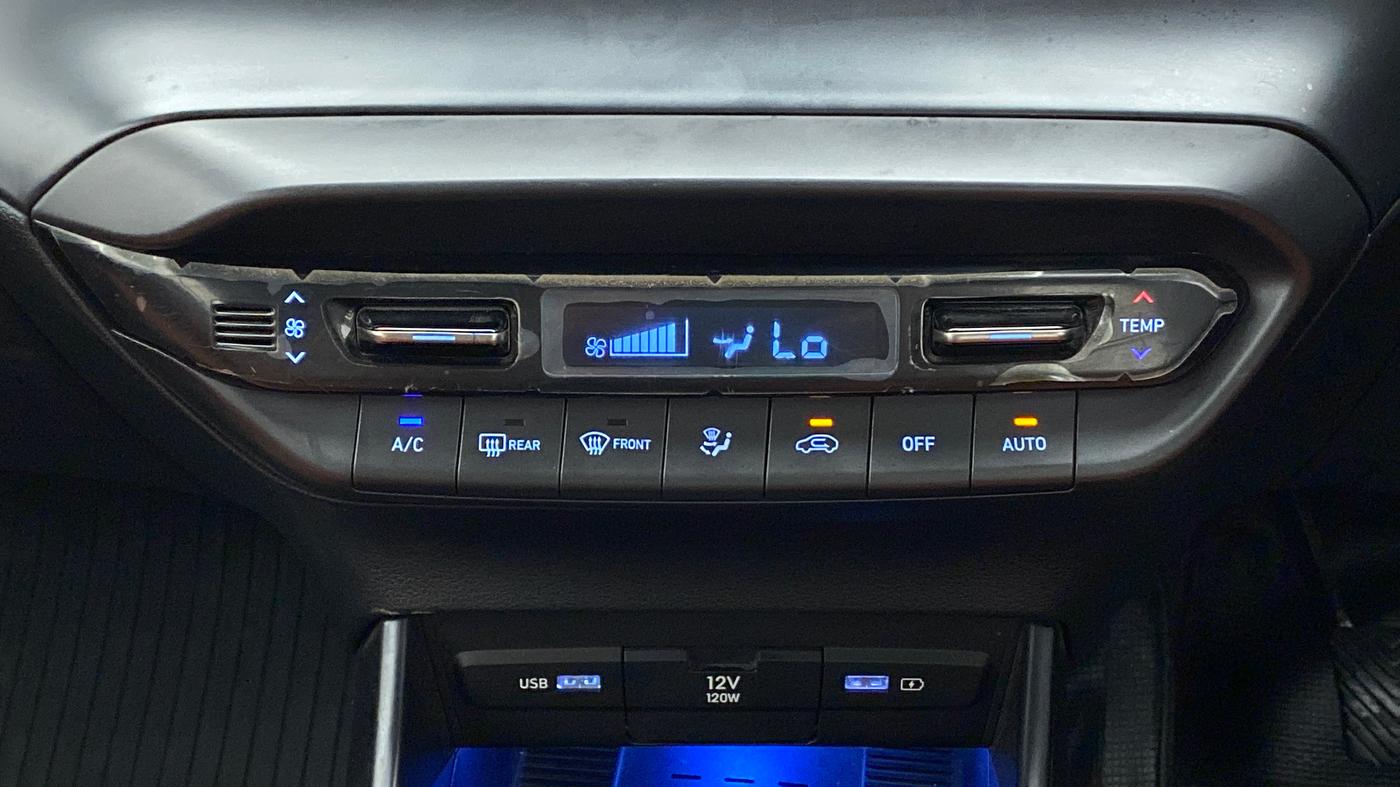 2021 Hyundai NEW I20 ASTA (O) 1.2 MT, Petrol, Manual, 9,217 km, Automatic Climate Control