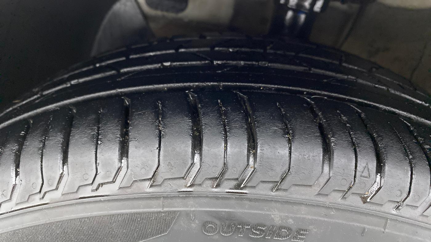2021 Hyundai NEW I20 ASTA (O) 1.2 MT, Petrol, Manual, 9,217 km, Left Front Tyre Tread