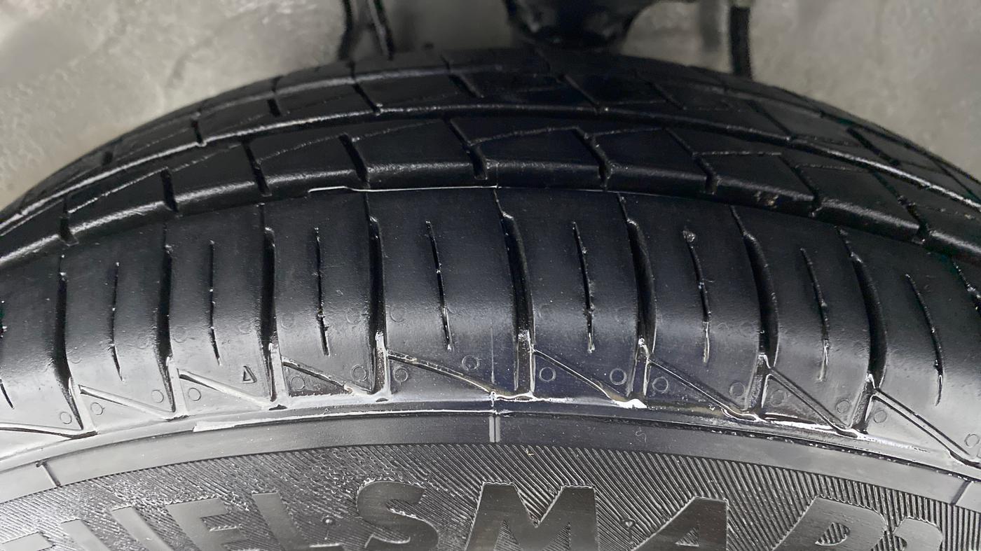 2021 Maruti Alto LXI, Petrol, Manual, 5,604 km, Left Front Tyre Tread