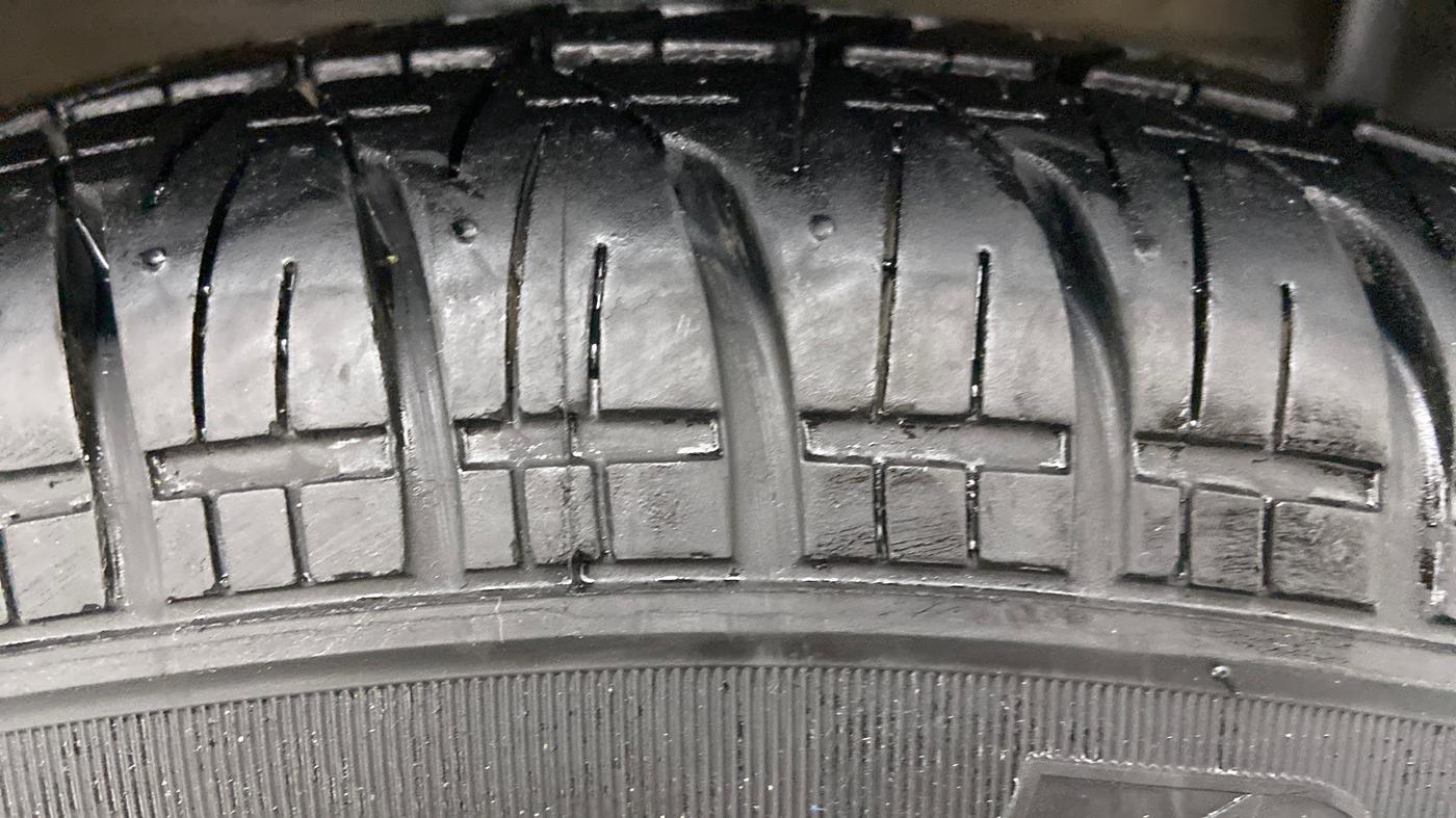 2015 Maruti Swift Dzire VDI BS IV, Diesel, Manual, 98,556 km, Right Front Tyre Tread