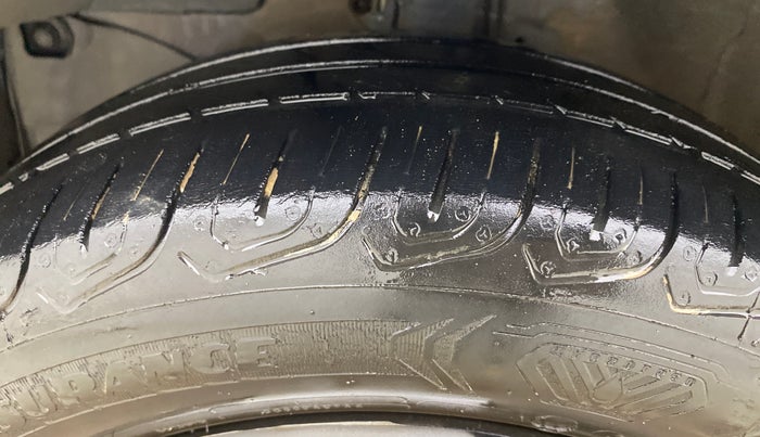 2016 Honda Amaze 1.2L I-VTEC S, Petrol, Manual, 56,575 km, Left Front Tyre Tread