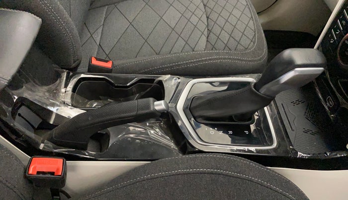 2024 Mahindra XUV 3XO MX3 1.2 L TCMPFI AT, Petrol, Automatic, 2,214 km, Gear Lever