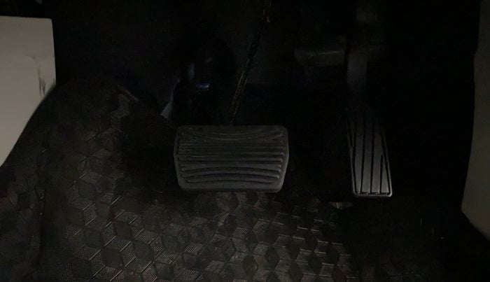 2024 Mahindra XUV 3XO MX3 1.2 L TCMPFI AT, Petrol, Automatic, 2,214 km, Pedals