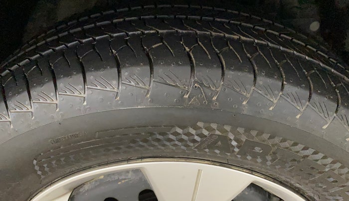 2024 Mahindra XUV 3XO MX3 1.2 L TCMPFI AT, Petrol, Automatic, 2,214 km, Right Front Tyre Tread