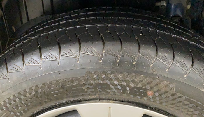 2024 Mahindra XUV 3XO MX3 1.2 L TCMPFI AT, Petrol, Automatic, 2,214 km, Right Rear Tyre Tread
