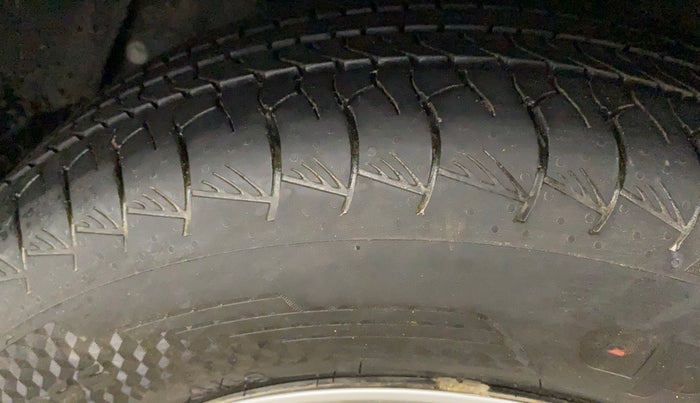2024 Mahindra XUV 3XO MX3 1.2 L TCMPFI AT, Petrol, Automatic, 2,214 km, Left Front Tyre Tread