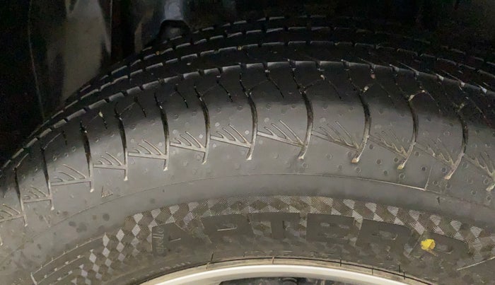 2024 Mahindra XUV 3XO MX3 1.2 L TCMPFI AT, Petrol, Automatic, 2,214 km, Left Rear Tyre Tread