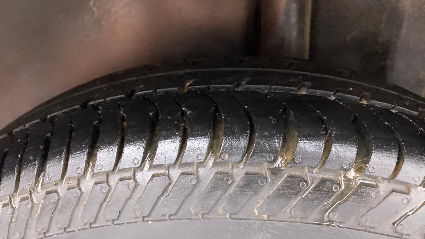 2011 Maruti Swift VXI, Petrol, Manual, 86,755 km, Left Rear Tyre Tread