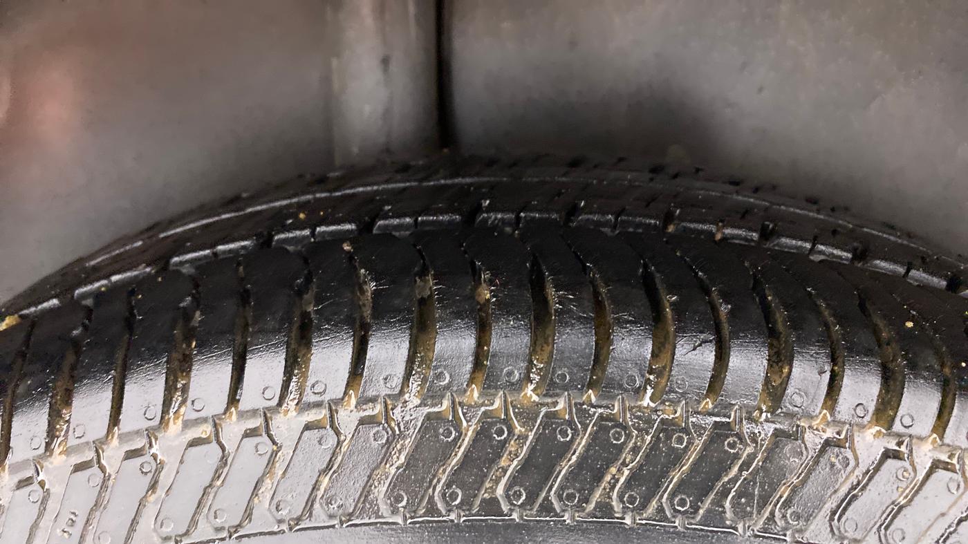 2011 Maruti Swift VXI, Petrol, Manual, 86,755 km, Right Rear Tyre Tread