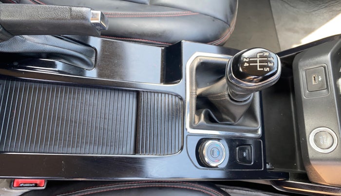 2021 Renault Kiger RXZ MT, Petrol, Manual, 46,377 km, Gear Lever