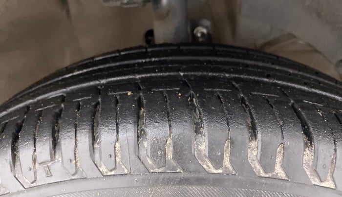 2021 Maruti Dzire ZXI, Petrol, Manual, 27,233 km, Right Front Tyre Tread